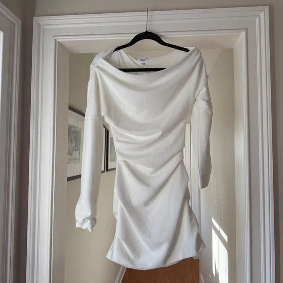 Old Sport Cupro Elegant Off-Shoulder Long Sleeve Mini White Dress - Picture 2 of 7